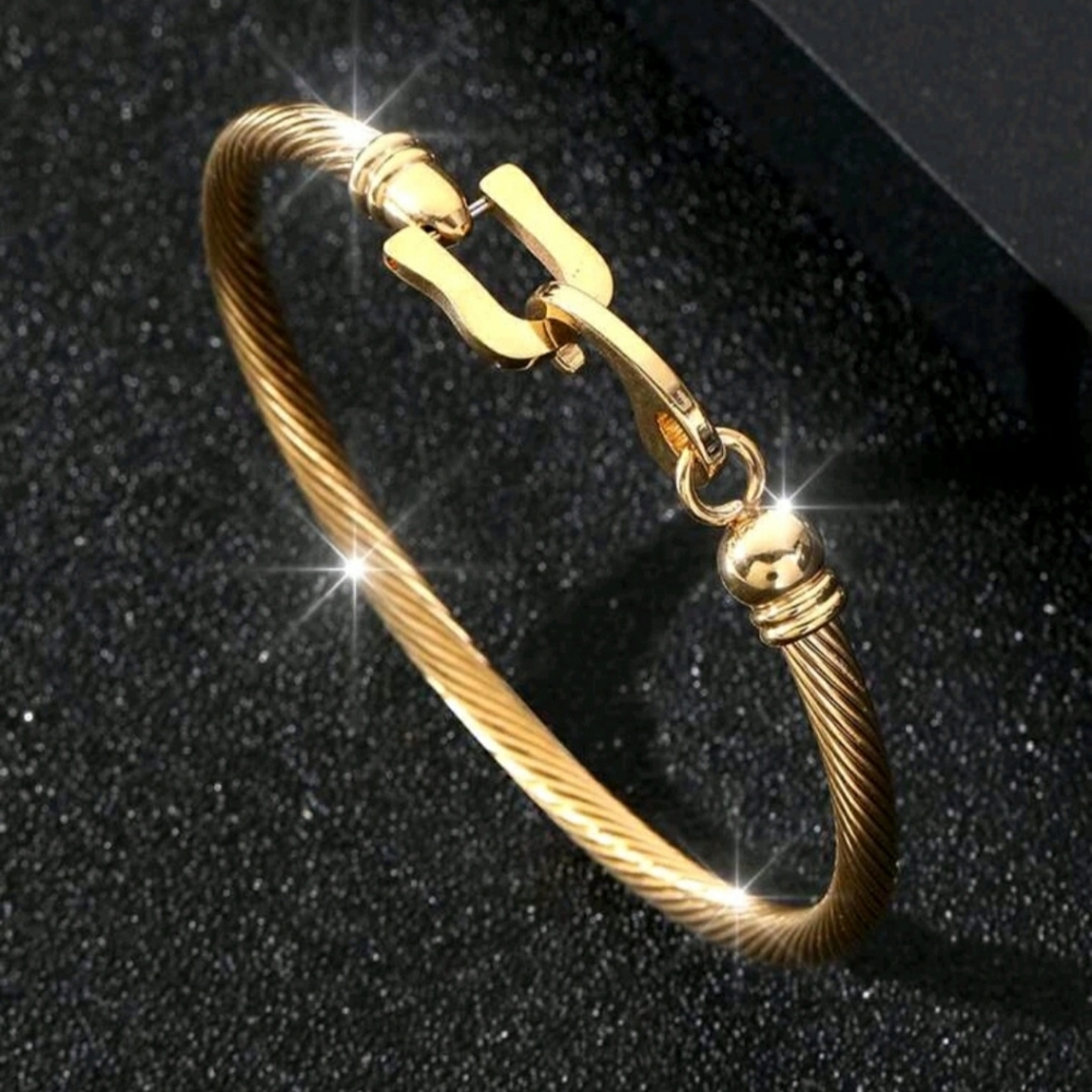 Elegant Gold-Tone Bracelet